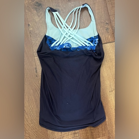 Lululemon Womens activewear tank top built in bra Sz 4 - Picture 5 of 7